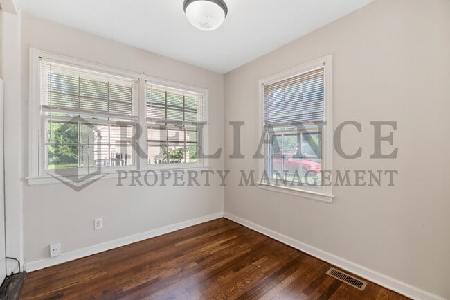 Building Photo - 1555 N Northeast Pkwy