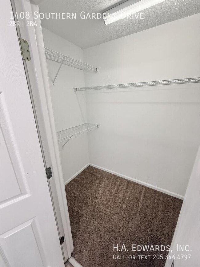 Building Photo - 1408 Southern Gardens Dr