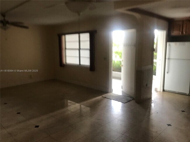 Building Photo - 501 Blue Heron Dr