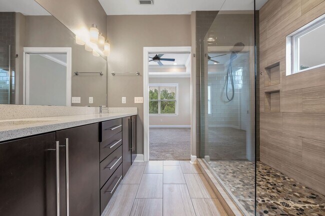 Building Photo - Midtown Tallahassee Townhome