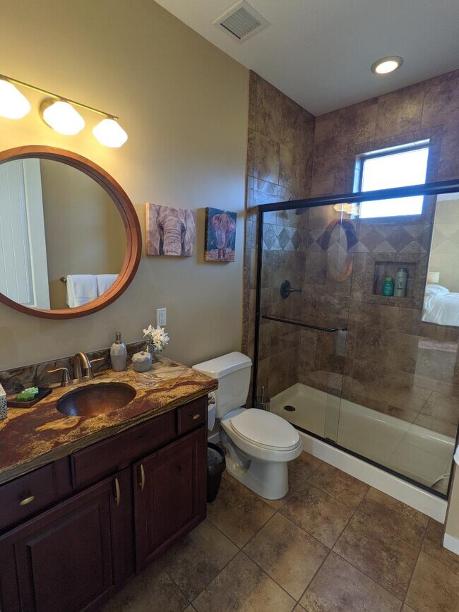 Building Photo - 538 S Fountaine St