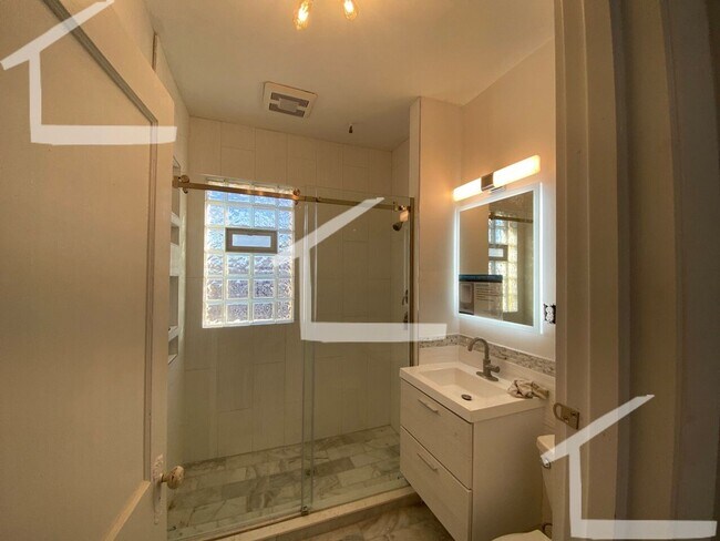 Building Photo - HOT CAMBRIDGE LISTING!!!!!