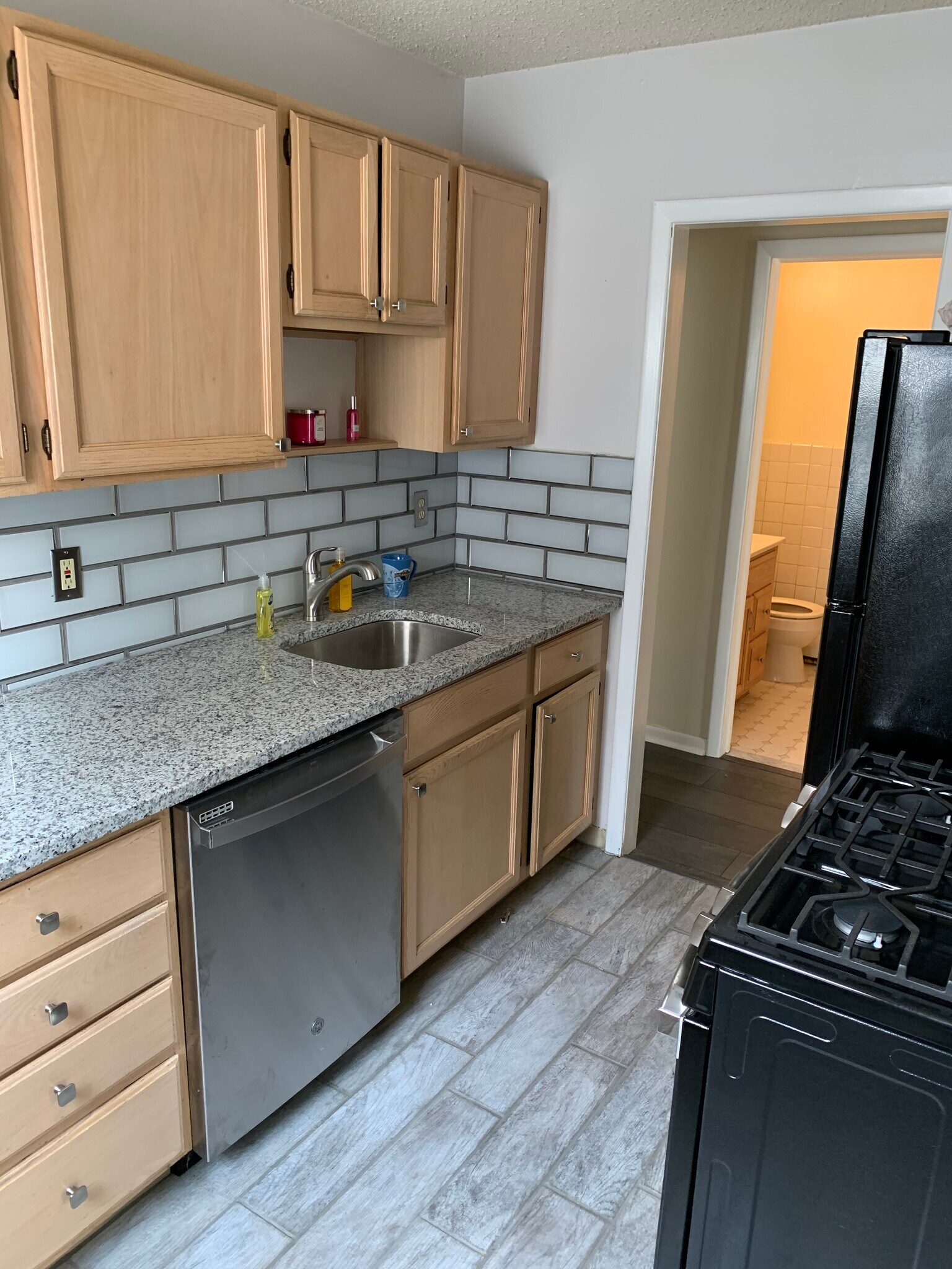 Kitchen - 157 Burmont Rd