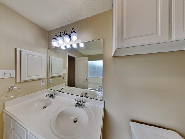 Building Photo - 2330 Colonial Springs Ln