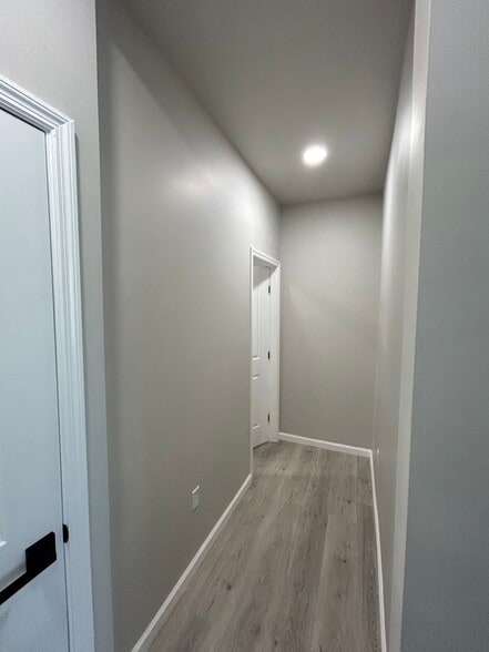 Building Photo - 1 Caroline Ave