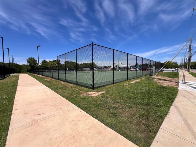 Building Photo - 1825 Glenway Dr