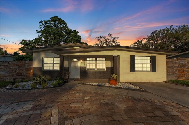 Building Photo - 2112 Ranchita Trail