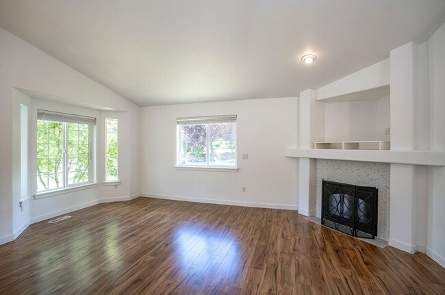 Building Photo - Exquisite 3-bedroom, 2-full bath Home in Puyallup