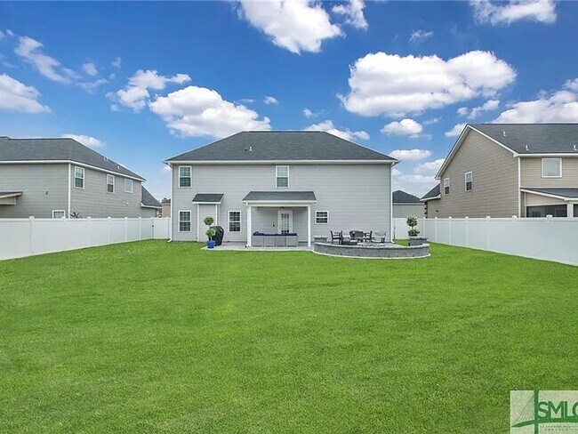 Building Photo - 4 bedroom beautiful home available August 10!!