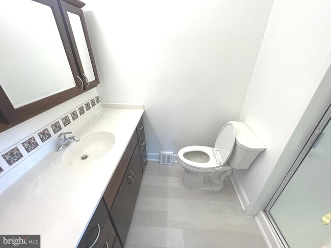 Building Photo - 301 Worthington Dr