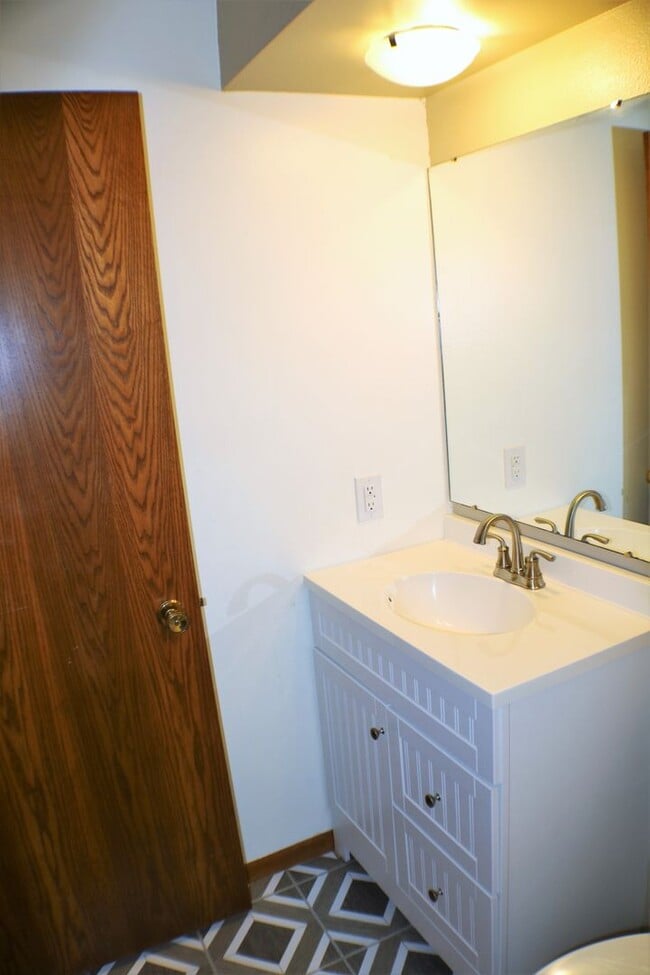 Building Photo - $1,125 | 2 Bedroom, 1.5 Bathroom 1st Floor Condo | No Pets | Sublease* | Available for August 1st...