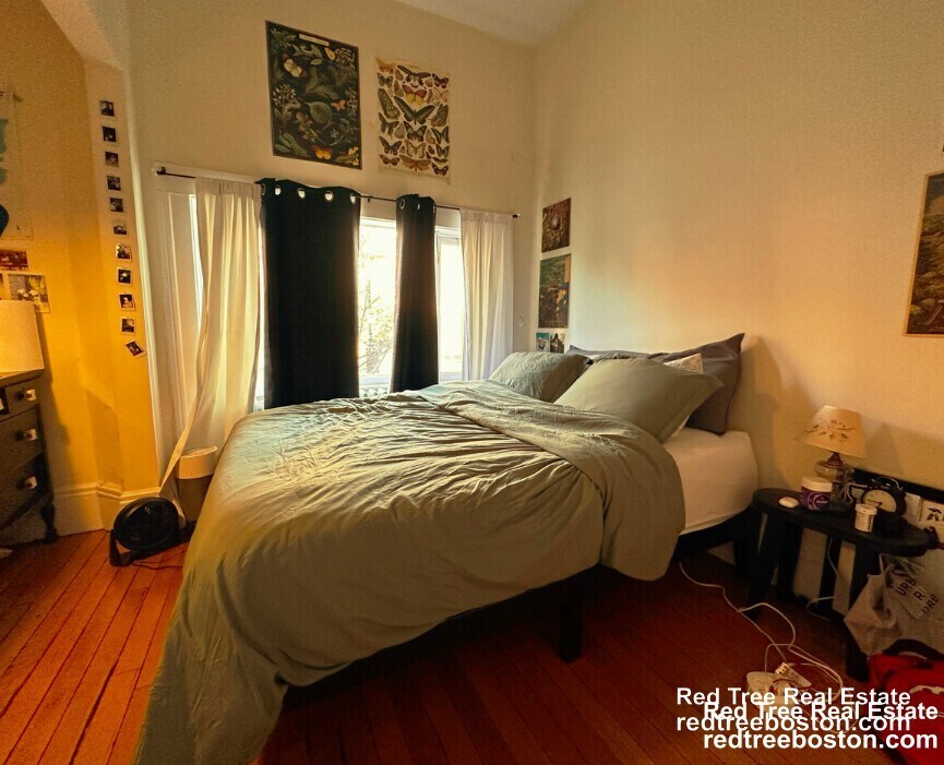 Building Photo - 583 Beacon St