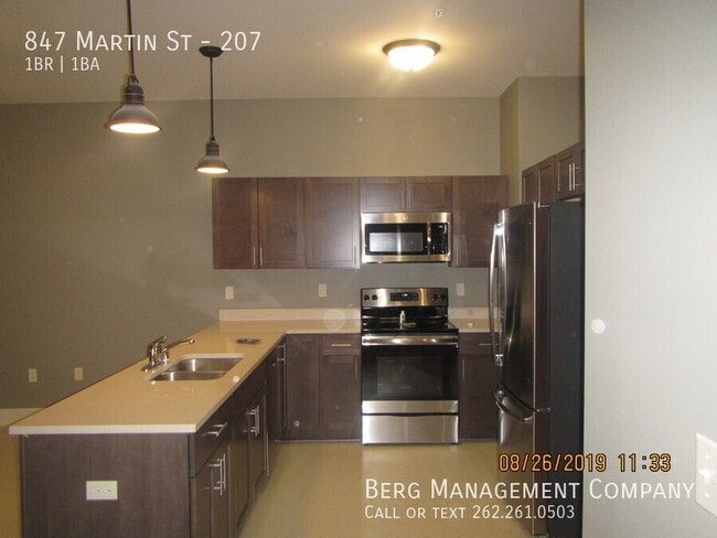 Building Photo - 847 Martin St