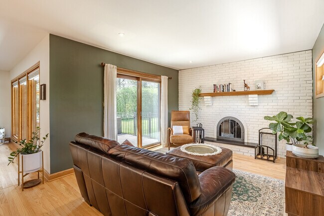 Building Photo - 715 Lamon Ave