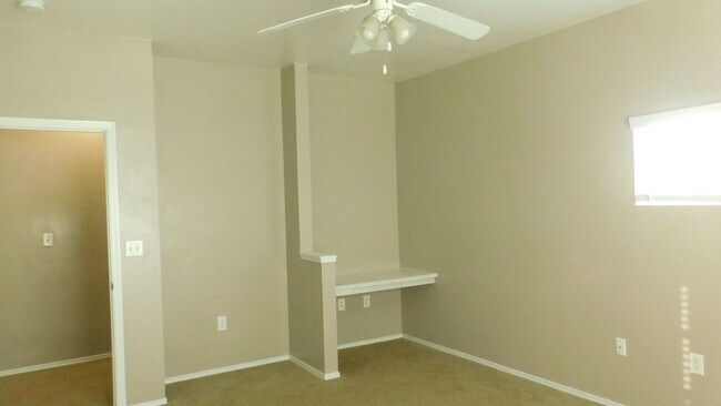 Building Photo - 1000 Diamond Dr