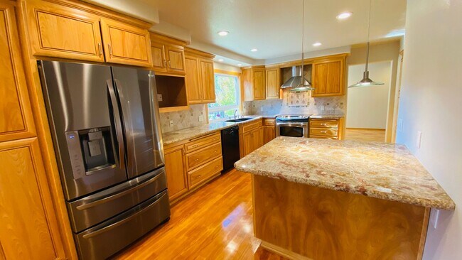 Building Photo - Gorgeous 4BD/2.5BA, Two-Story Home in Casa...
