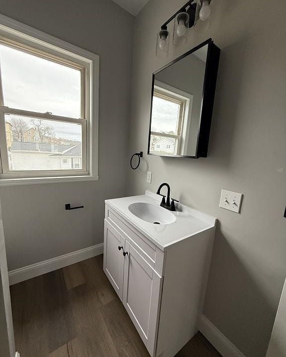 Building Photo - Stunning apartment