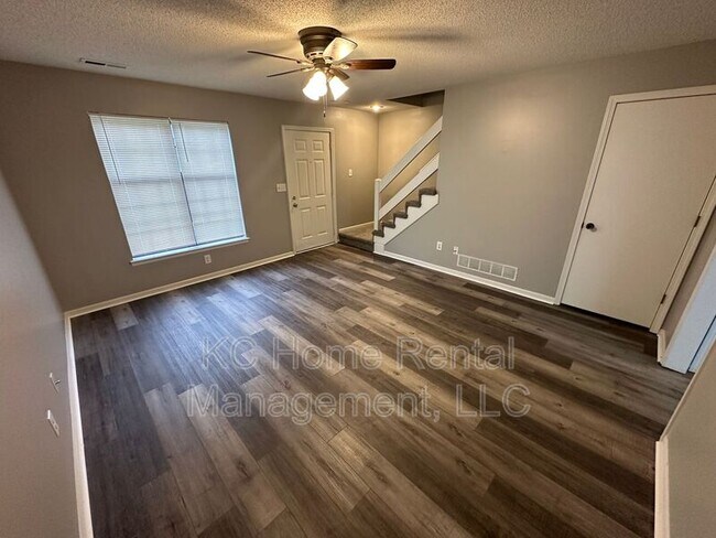 Building Photo - 808 SW Meadowridge Dr