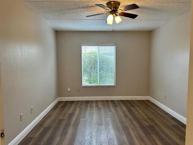 Building Photo - 5613 Blue Shadows Ct