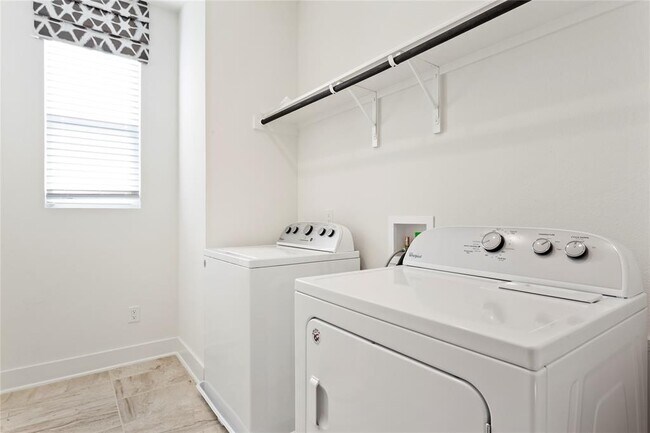 Building Photo - 9109 Moonstone Dr