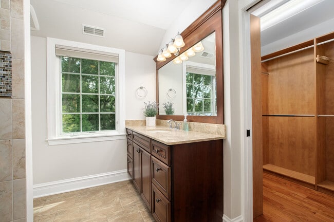Building Photo - 9445 Avers Ave