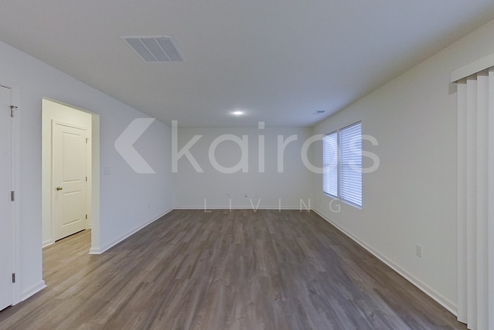 Building Photo - 12 Marbury Dr