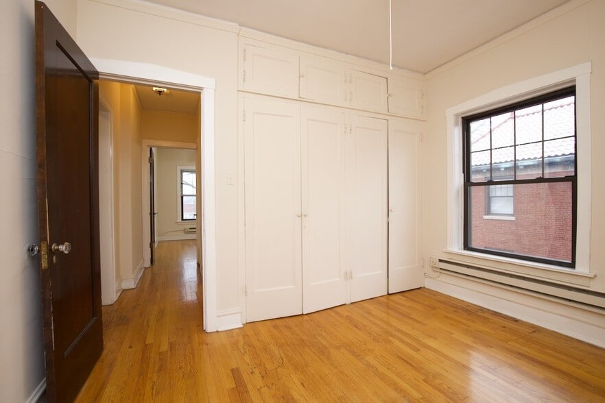 Building Photo - 1310 Oak Ave