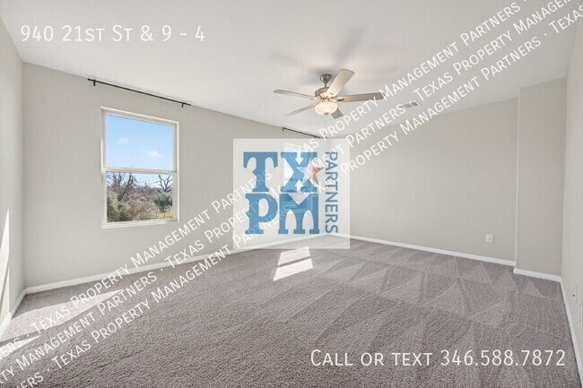 Building Photo - 940 21st St