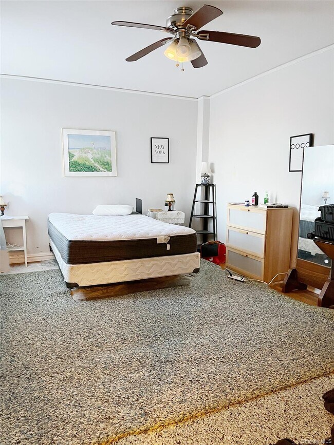 Building Photo - 75-40 Austin St