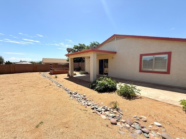 Building Photo - Great home in Chino Valley - Move In Ready!
