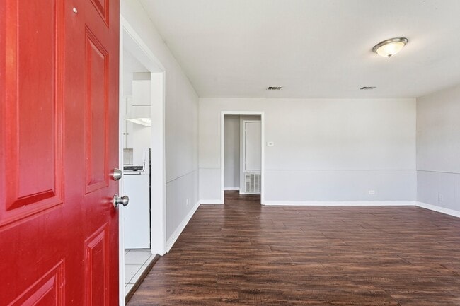 Building Photo - 729 13th Ave N