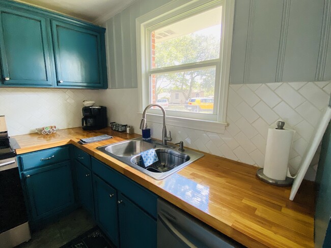 Kitchen - 1101 Brookwood Cir