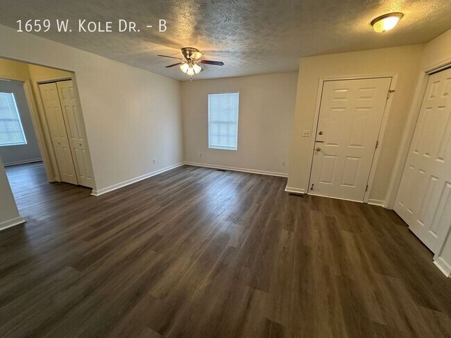 Building Photo - 1659 W Kole Dr