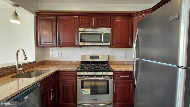 Building Photo - 10201 Grosvenor Pl