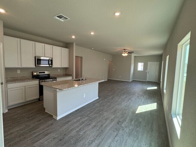 Building Photo - Brand New Single-Story NBTX Home!