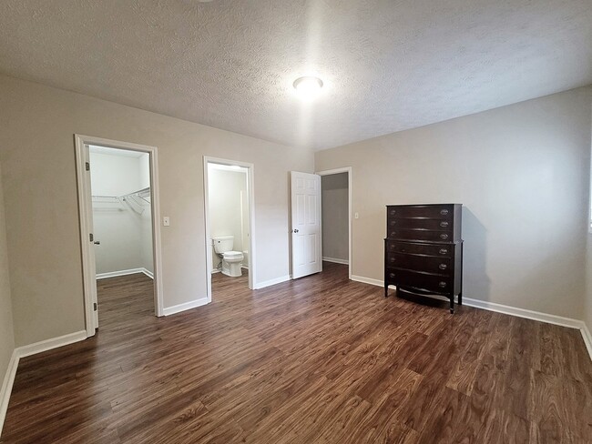 Building Photo - 316 Jones Ln