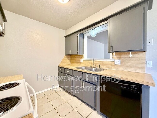 Building Photo - 146 Barrett Pl