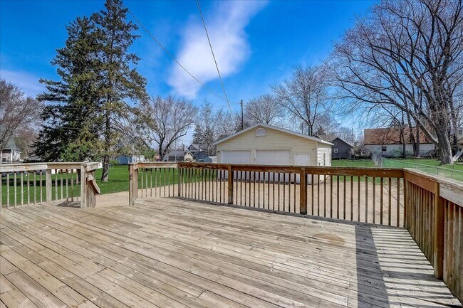 Building Photo - 4Bed/2Bath - Home For Rent in Fort Atkinson