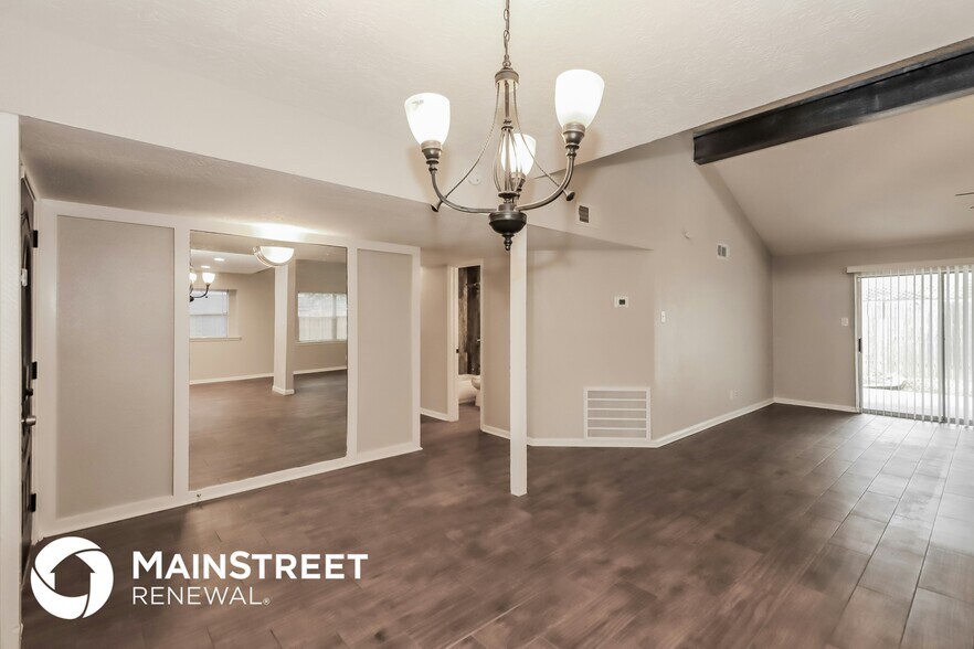 Building Photo - 11806 Perry Rd