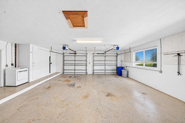 Building Photo - 115 Country Club Dr
