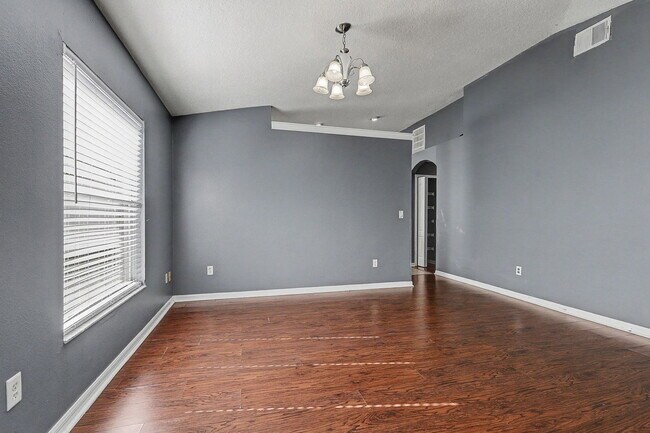 Building Photo - 30936 Baclan Dr