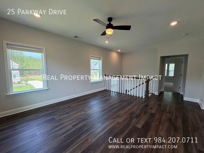 Building Photo - 25 Parkway Dr