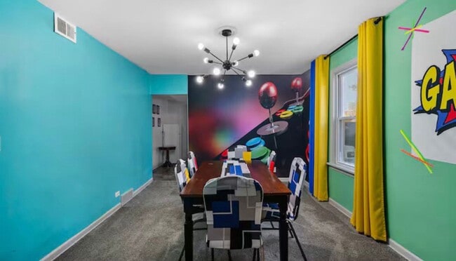 Building Photo - 9519 Preston Ave