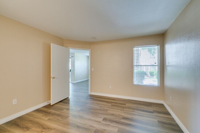 Building Photo - 2300 E Silverado Ranch Blvd
