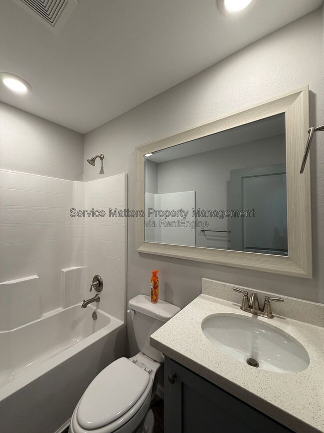 Building Photo - 5553 Riviera Dr