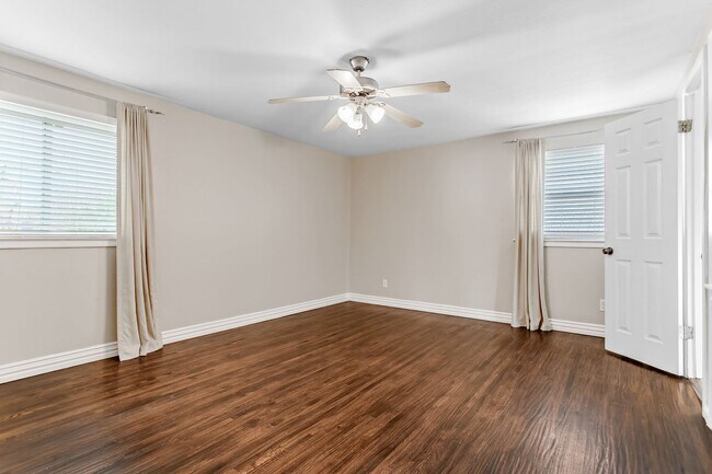 Building Photo - Updated 4-Bedroom, 2-Bath Home in RISD