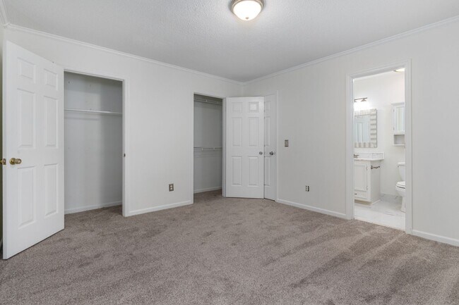Building Photo - Charming 4-Bedroom Home in Prime Columbia ...