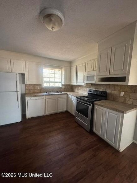 Building Photo - 77 Fern Valley Rd