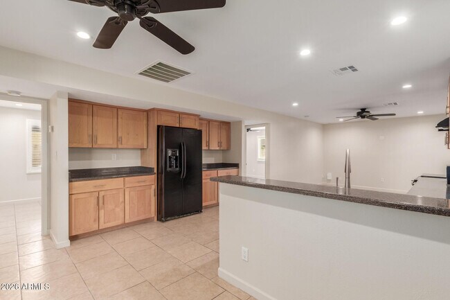 Building Photo - 1628 E Del Rio Dr