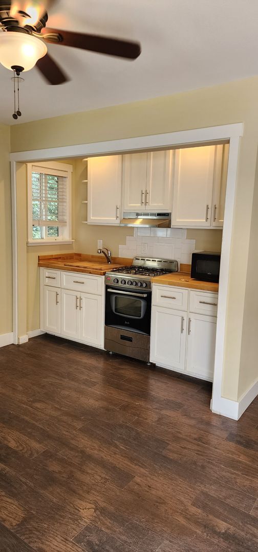 Building Photo - 882